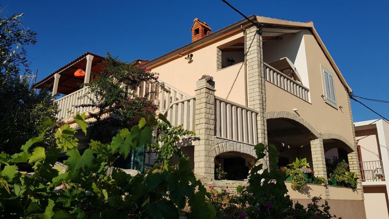 Apartments Mladen Sućuraj المظهر الخارجي الصورة